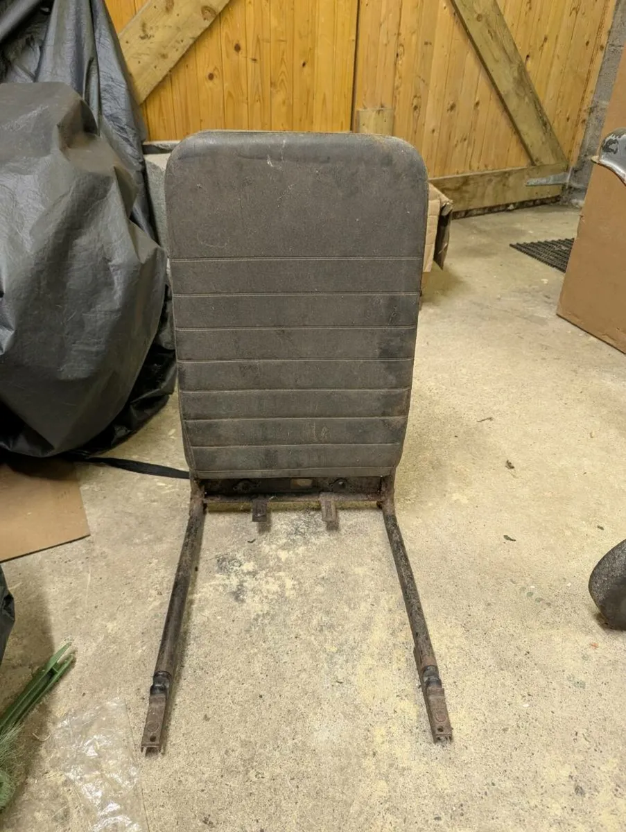 Land Rover defender middle seat frame