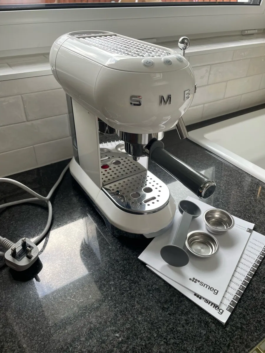 SMEG Retro Style Espresso Machine - Image 1