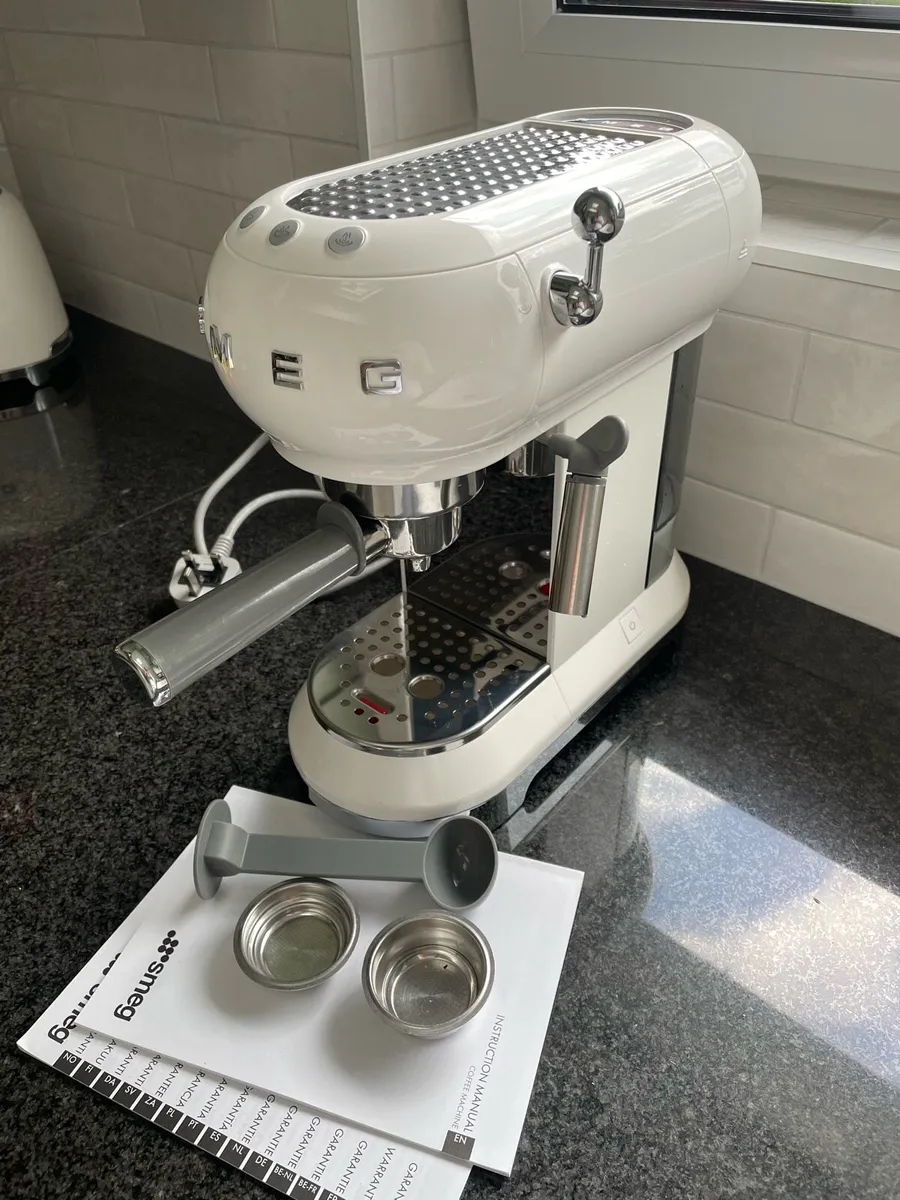 SMEG Retro Style Espresso Machine - Image 2