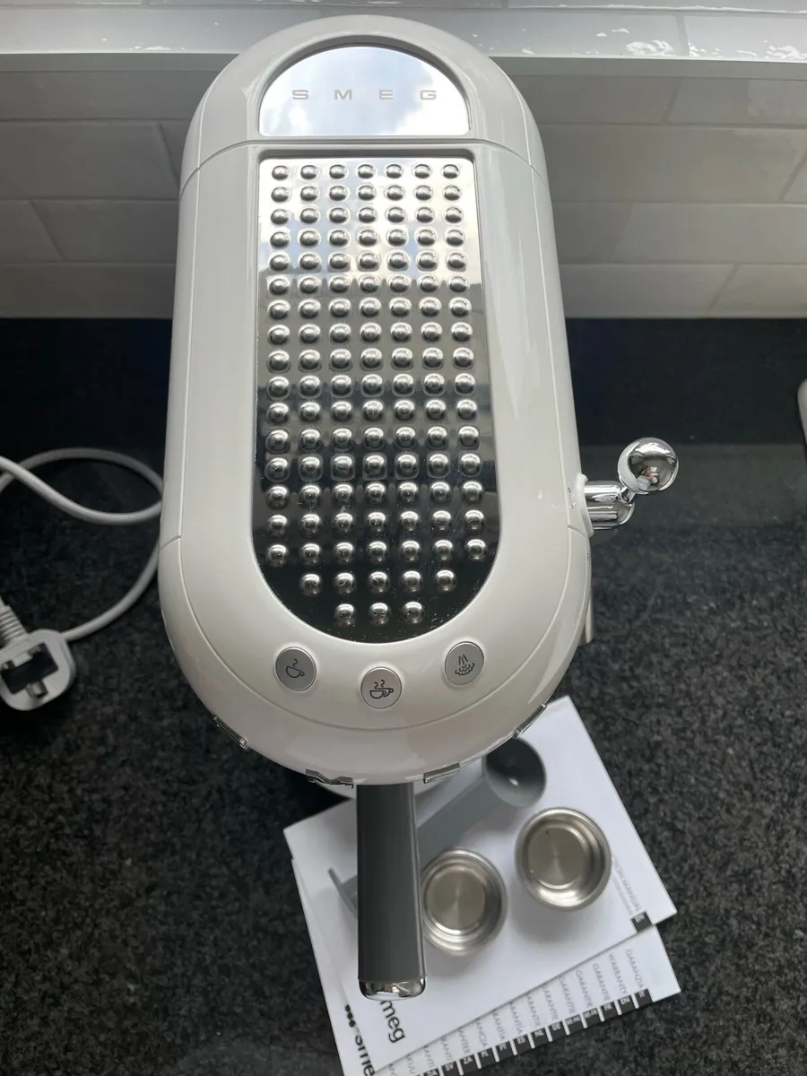 SMEG Retro Style Espresso Machine - Image 3
