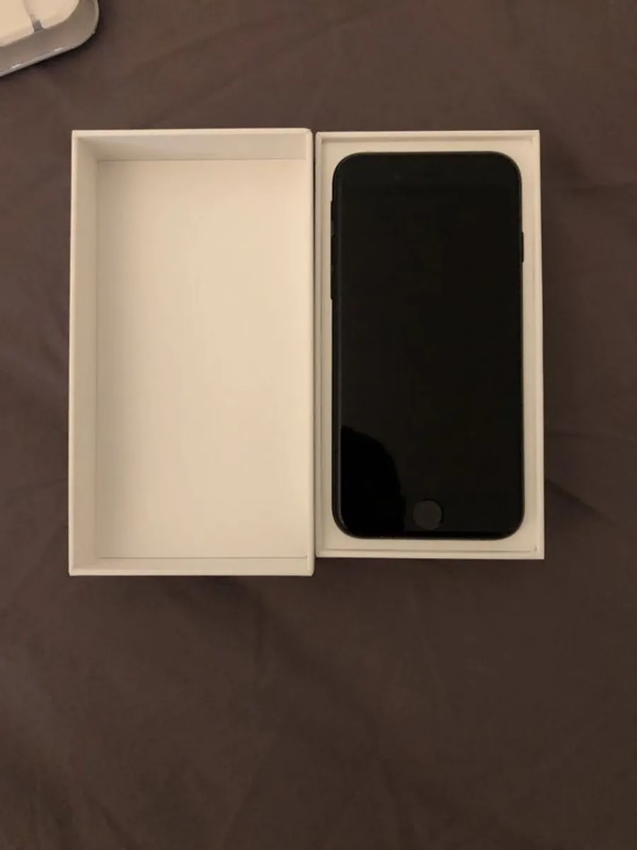 iPhone SE 2020 2nd edition - Image 3