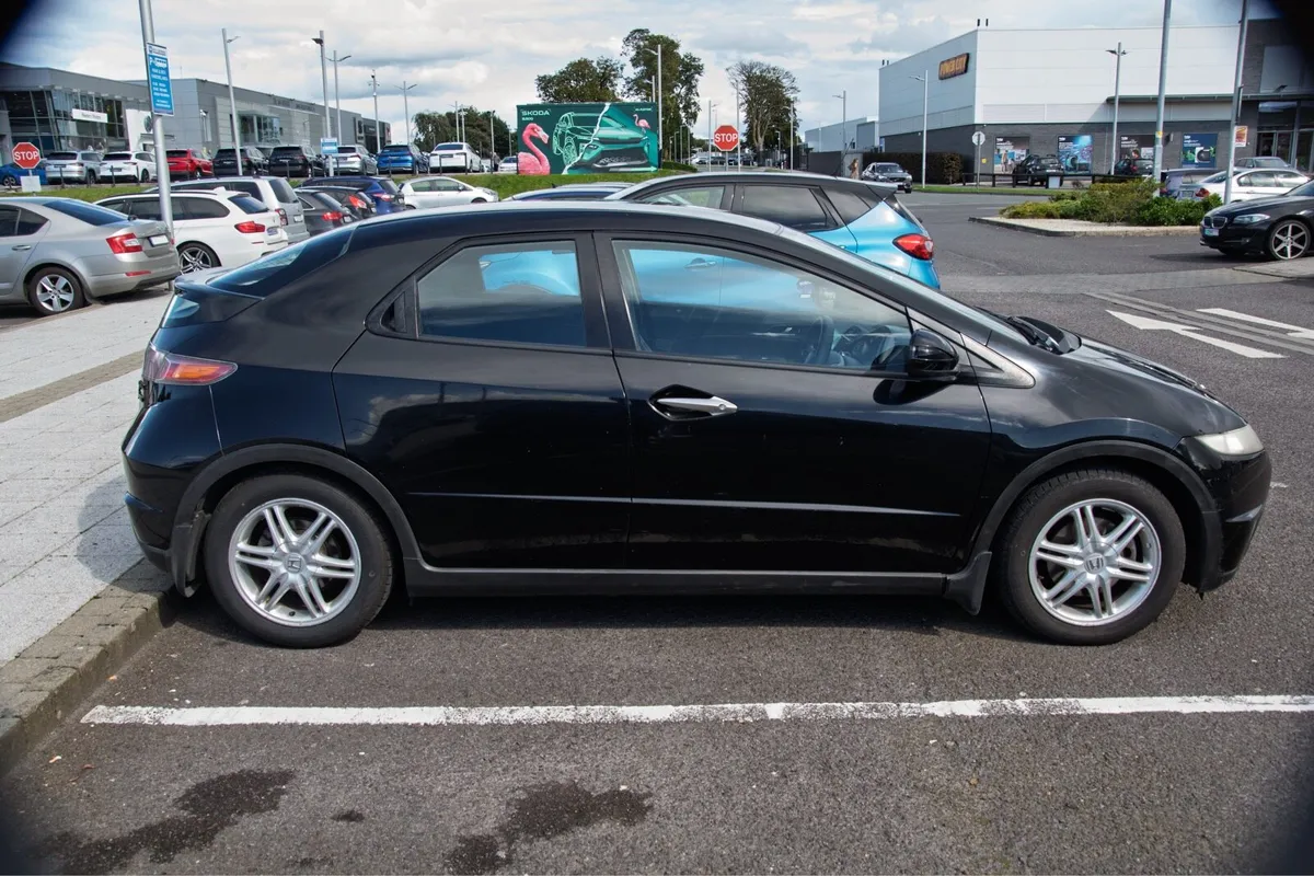 07 Honda Civic *Apple CarPlay* - Image 2