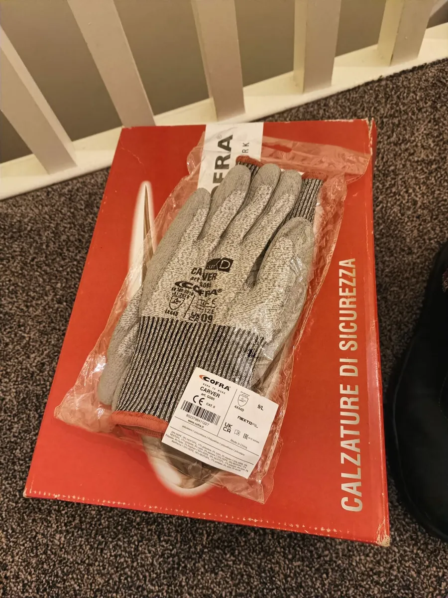 Cofra Pack Safety Boots & Gloves - Image 3