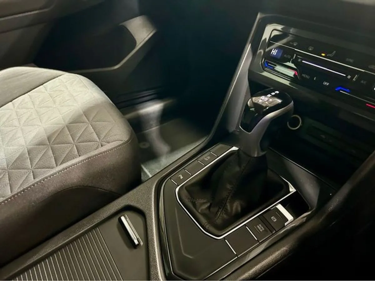 Volkswagen Tiguan Life 2.0 TDI D7F 150HP 5 - Image 3