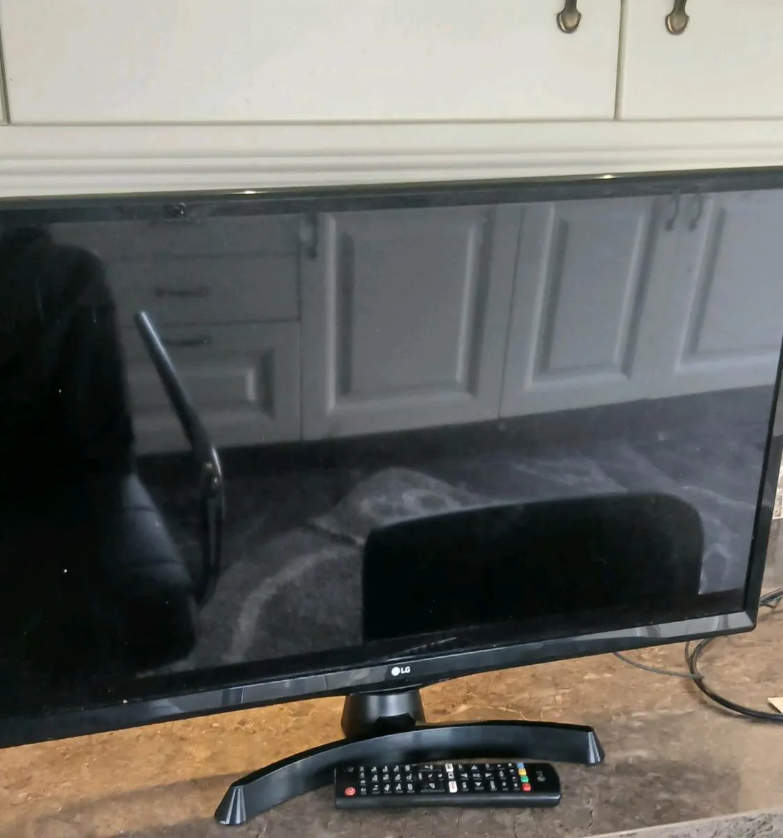29" LG smart TV excellent condition - Image 2