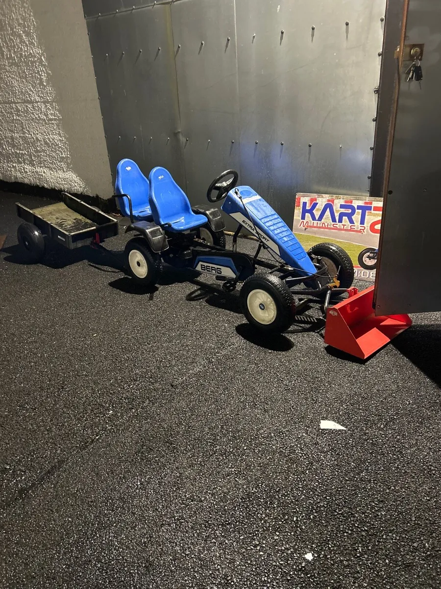 Berg extra 2 seater go kart: trailer & buckets - Image 2
