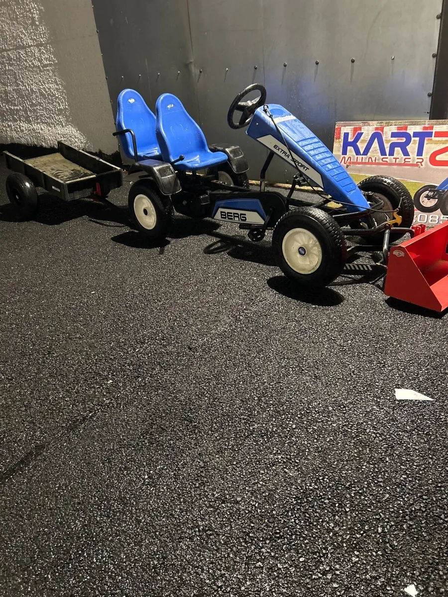 Berg extra 2 seater go kart: trailer & buckets - Image 1