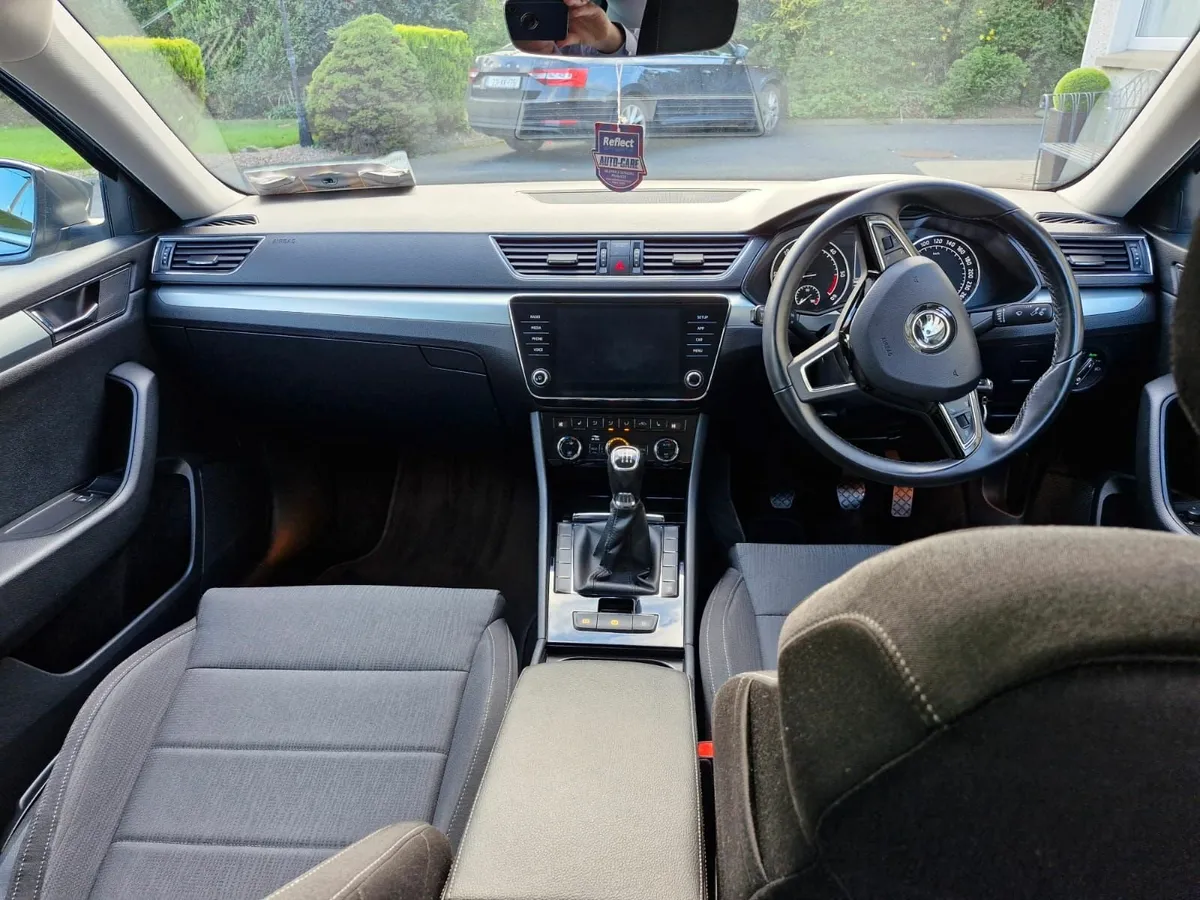 Skoda Superb 2018 - Image 2
