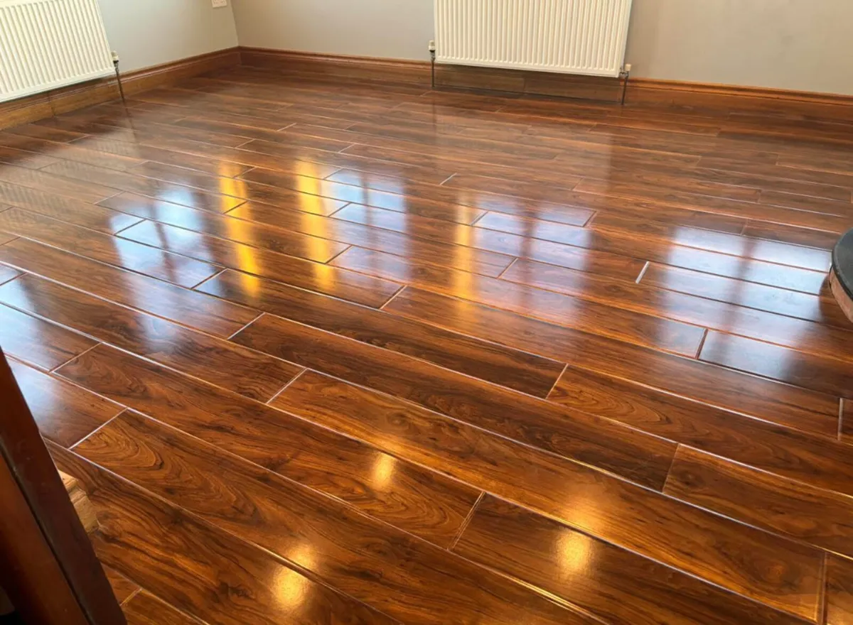 High gloss laminated flooring 12mm - Image 1