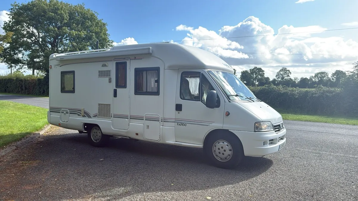 2002 Rapido 2,8 td low profile fix bed in the back - Image 1