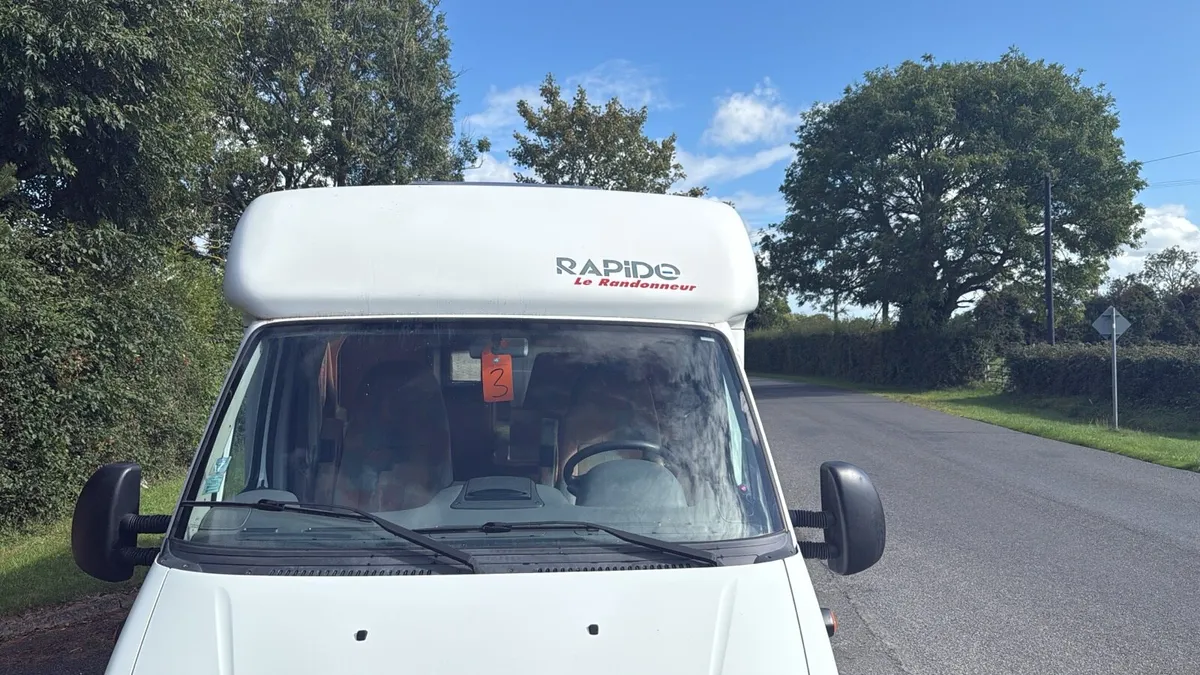 2002 Rapido 2,8 td low profile fix bed in the back - Image 2