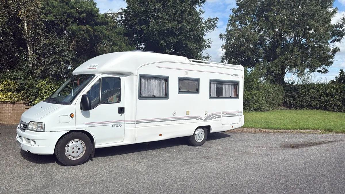 2002 Rapido 2,8 td low profile fix bed in the back - Image 3