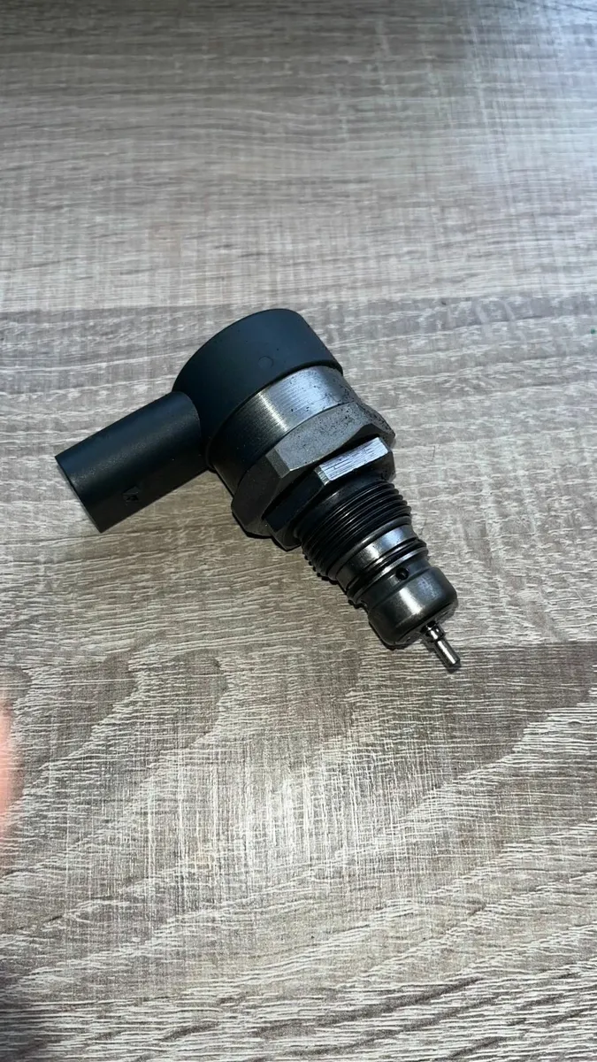 Audi A4 B8 2.0tdi  Bosch Fuel Pressure Regulator - Image 1