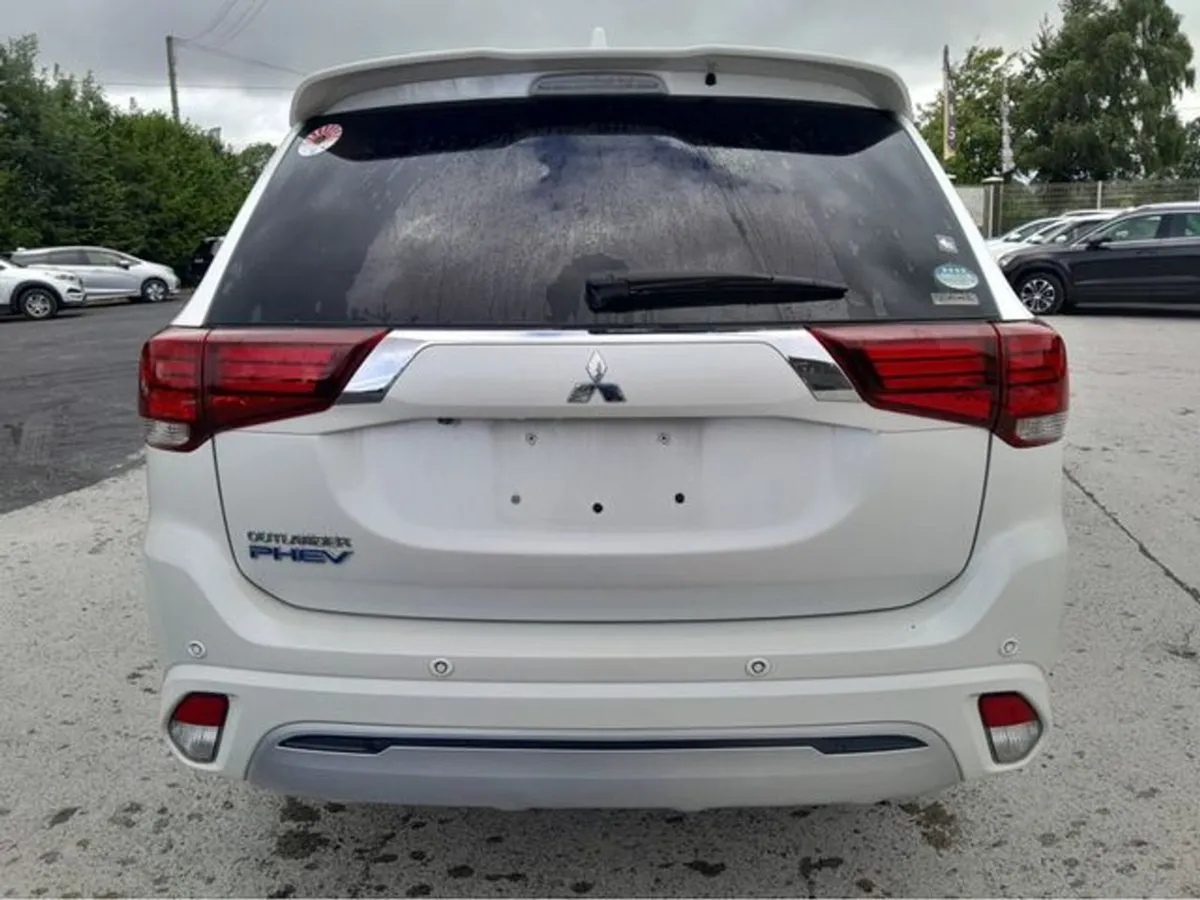 Mitsubishi Outlander Plug In Hybird 5 Seater 5 Do - Image 3