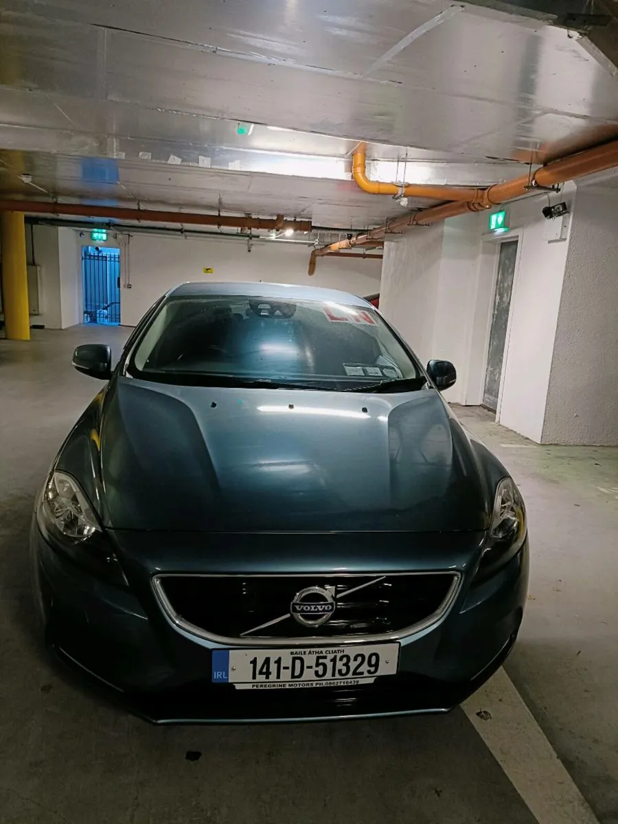 Volvo V40 2014 - Image 1