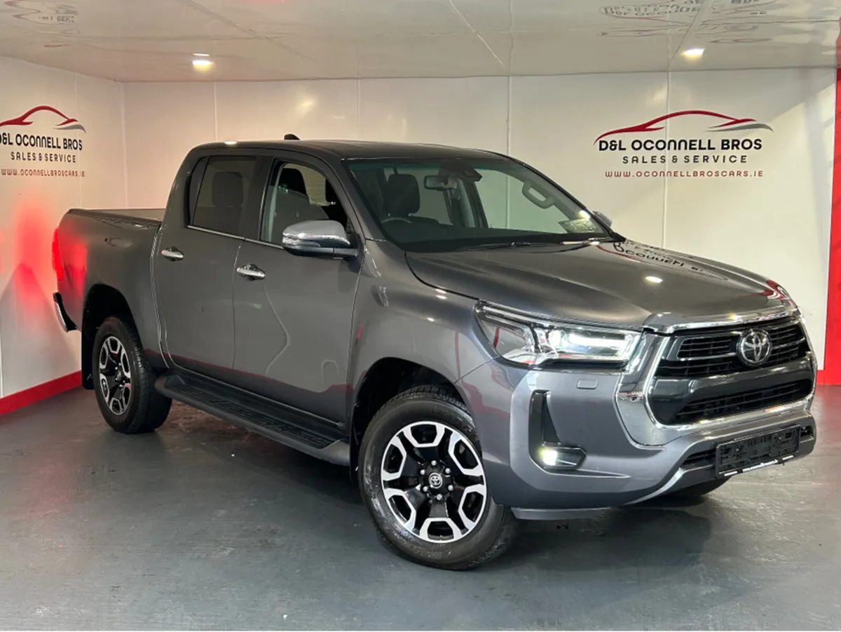 Toyota Hilux INVINCIBLE D-4D 4WD DCB - Image 1