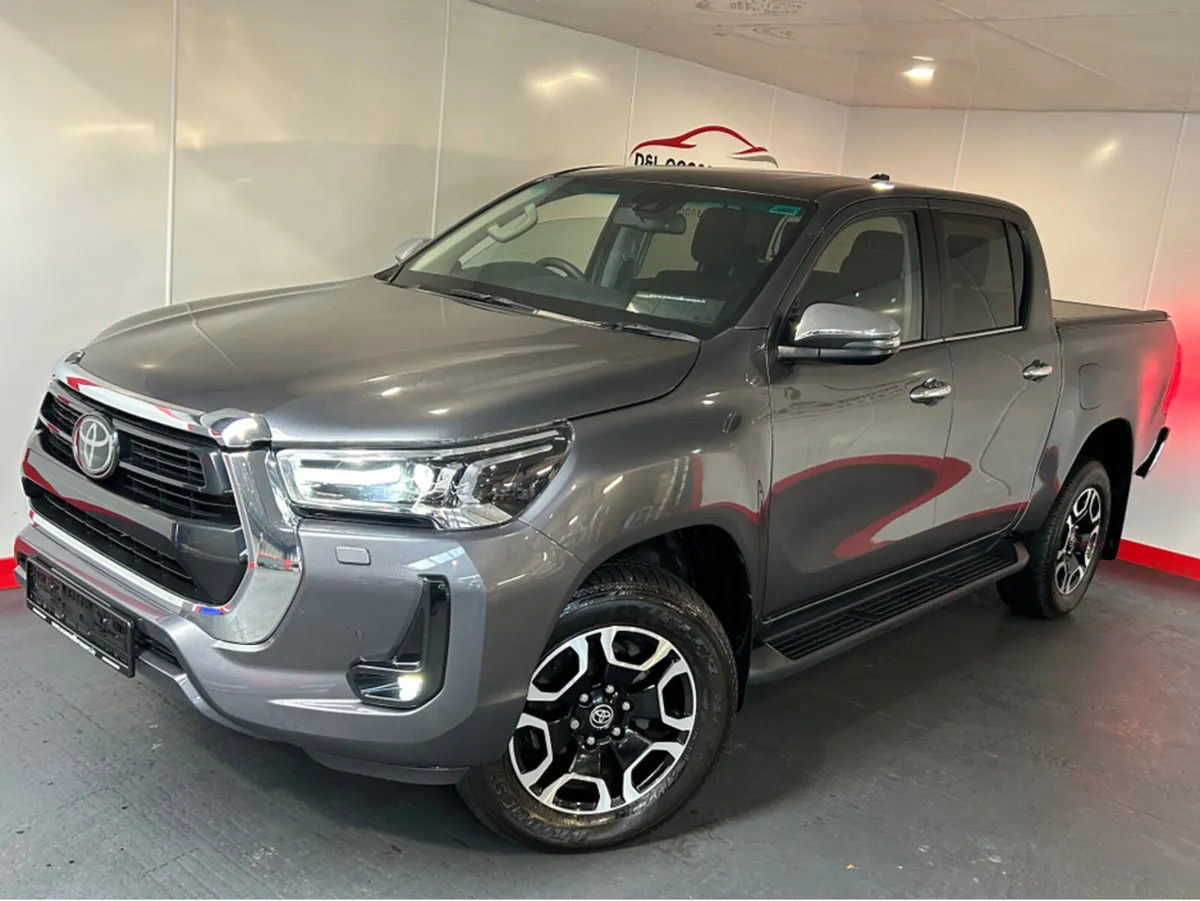 Toyota Hilux INVINCIBLE D-4D 4WD DCB - Image 2