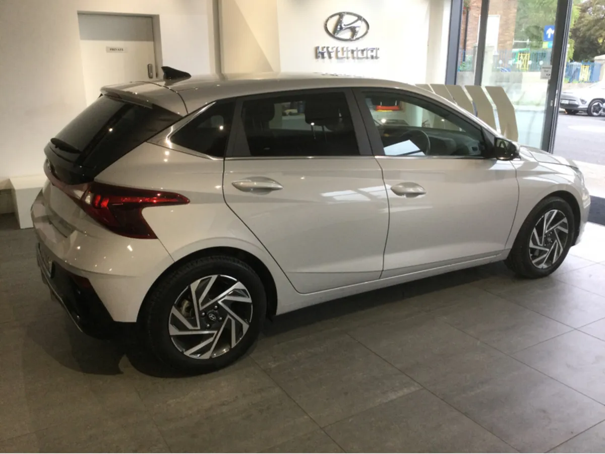 Hyundai i20 DELUXE PLUS AUTOMATIC - Image 2