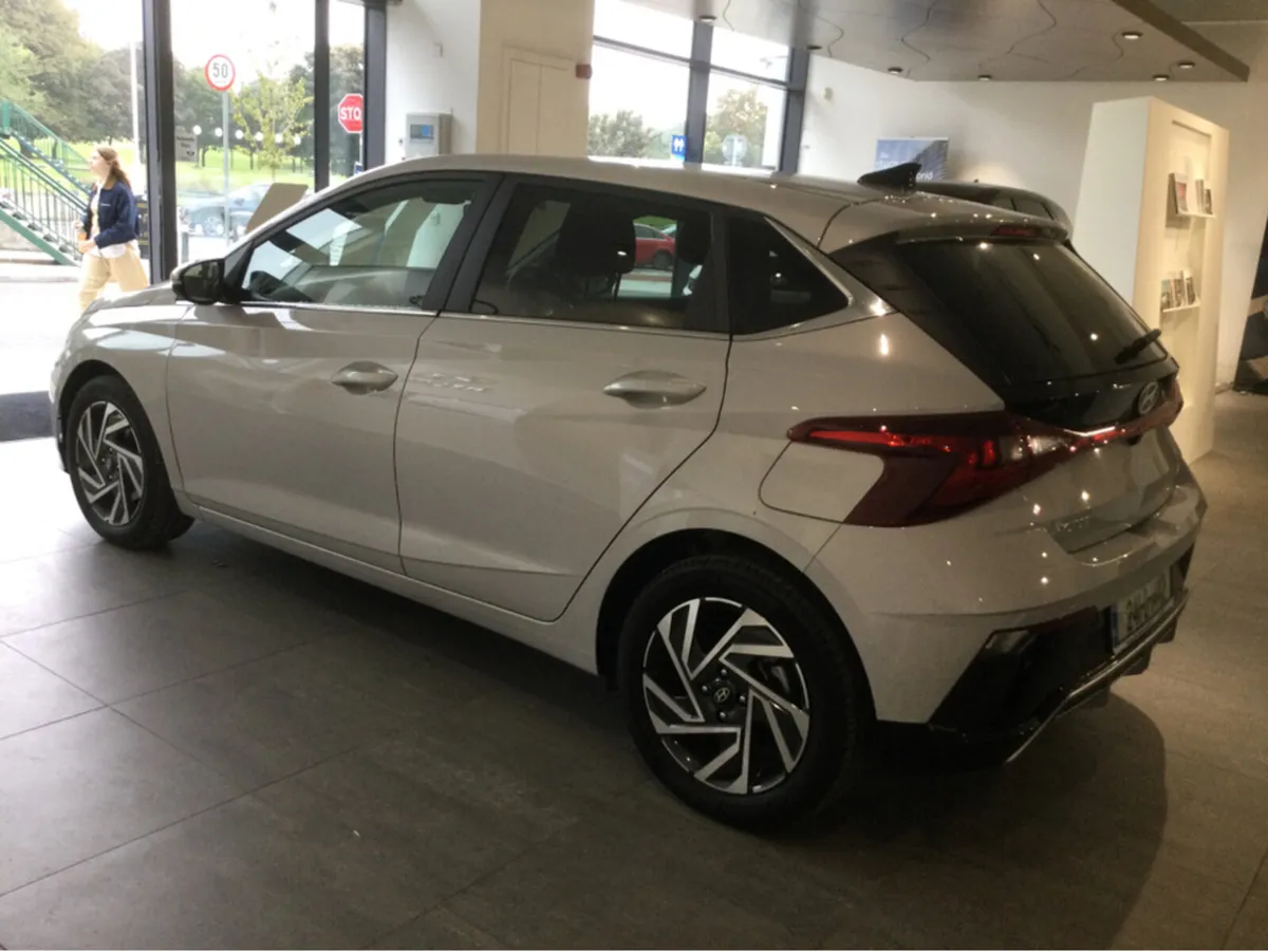 Hyundai i20 DELUXE PLUS AUTOMATIC - Image 3