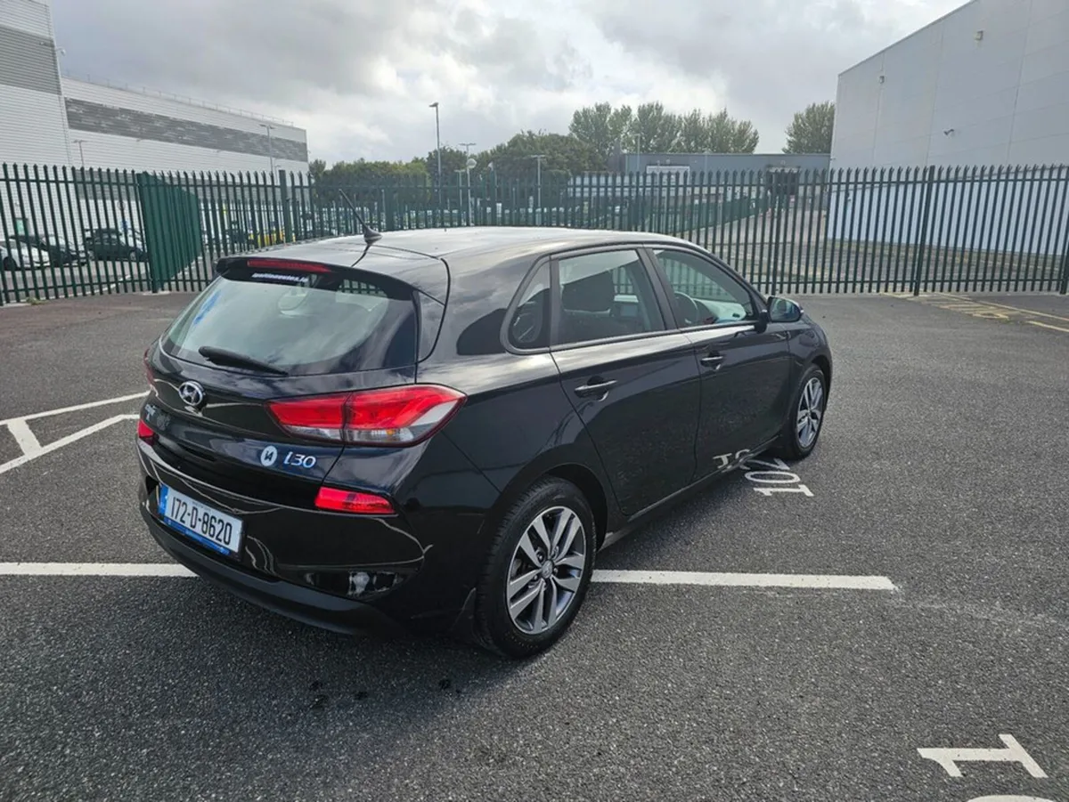 Hyundai i30 1.4 PETROL, DELUXE MODEL, FINANCE, WAR - Image 3