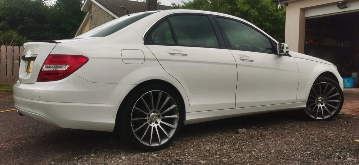 2013 Mercedes Benz 200 - Image 4