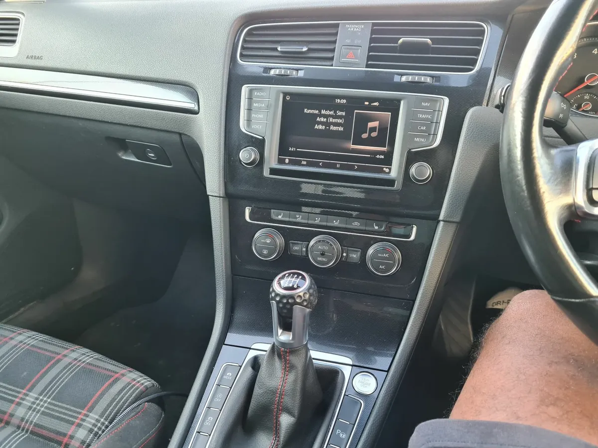Volkswagen Golf 2015 - Image 4