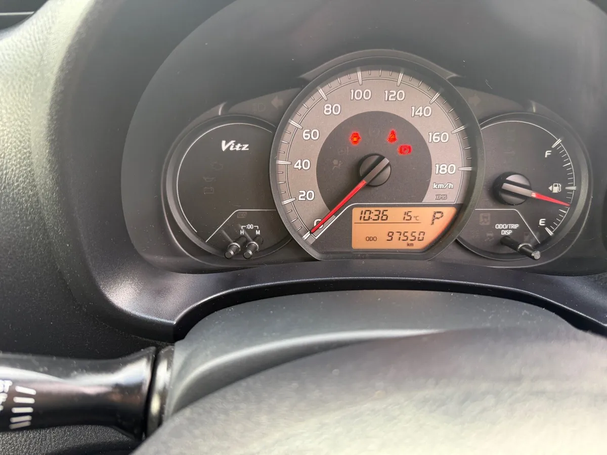 Toyota vitz 2015 - Image 4