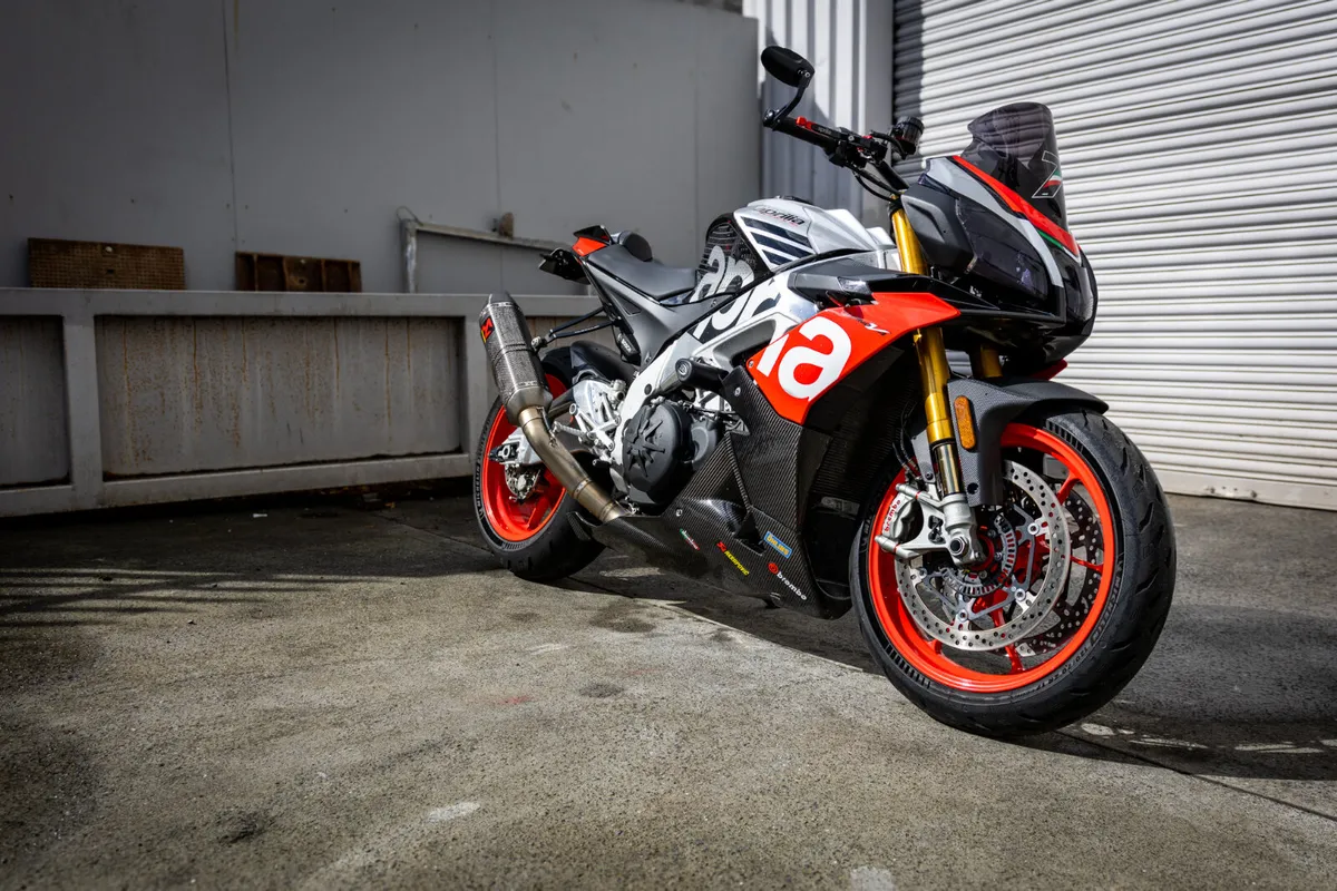 2018 Aprilia Tuono V4 Factory - Image 4
