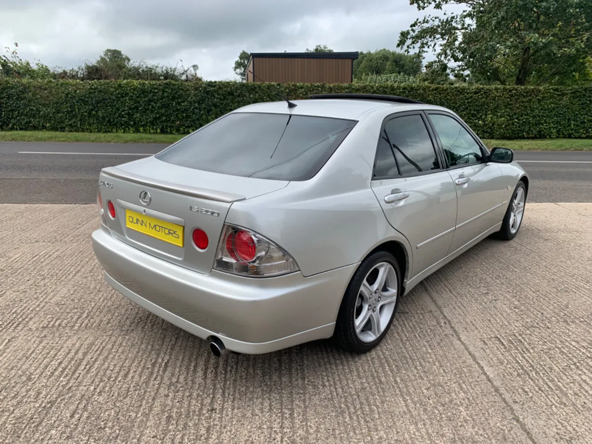 2001 LEXUS IS200 SPORT | LSD | SUNROOF | BLACK LTH - Image 3