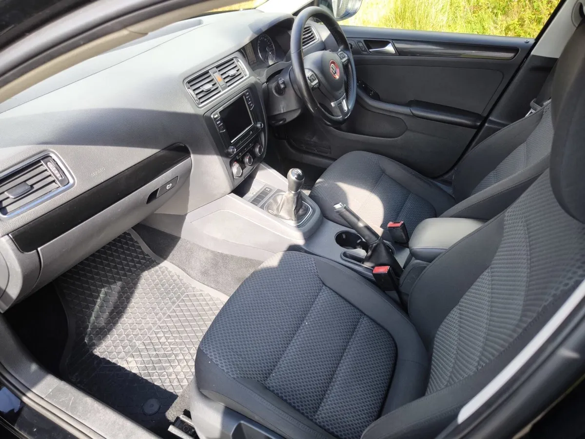 Volkswagen Jetta - Image 3