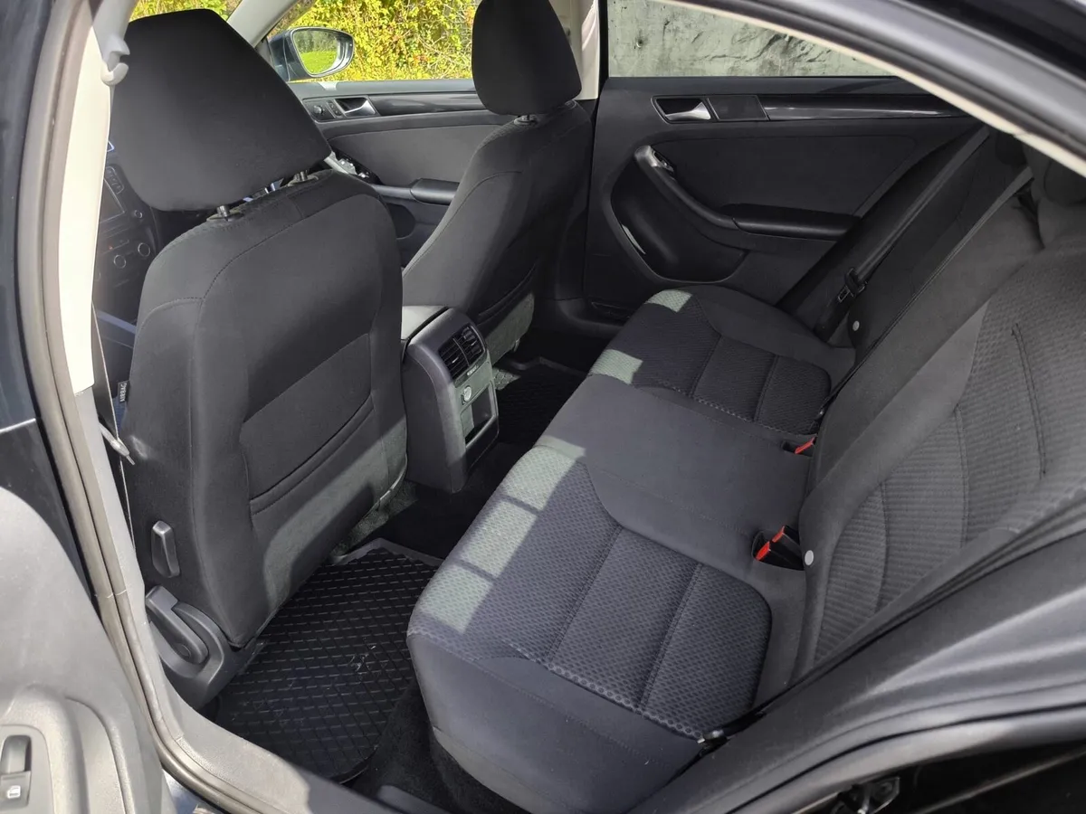 Volkswagen Jetta - Image 4