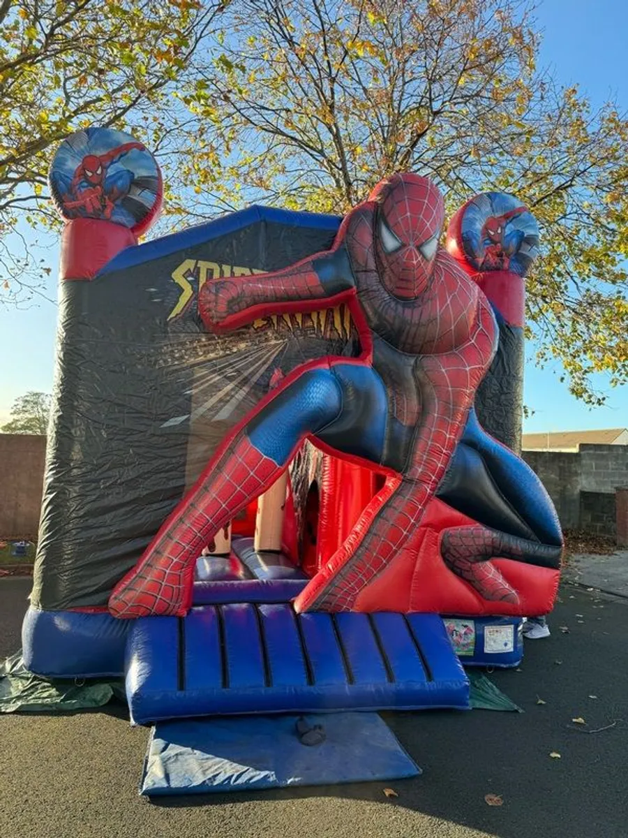 Spiderman bouncy castle - Image 1