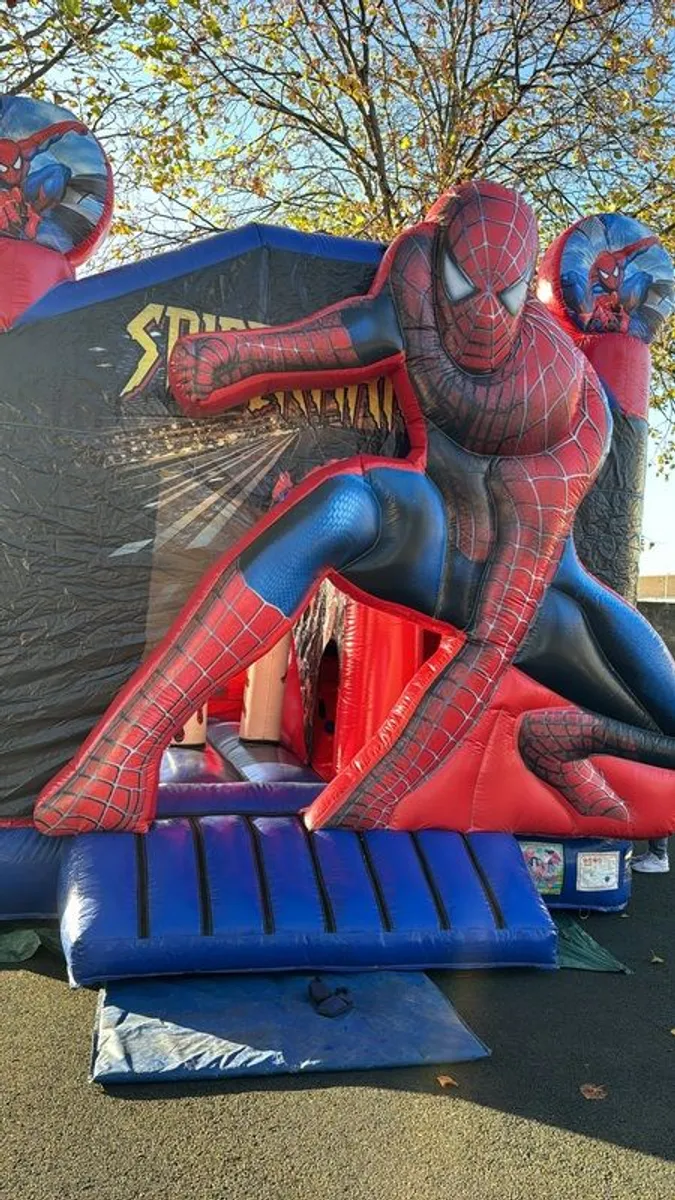 Spiderman bouncy castle - Image 2