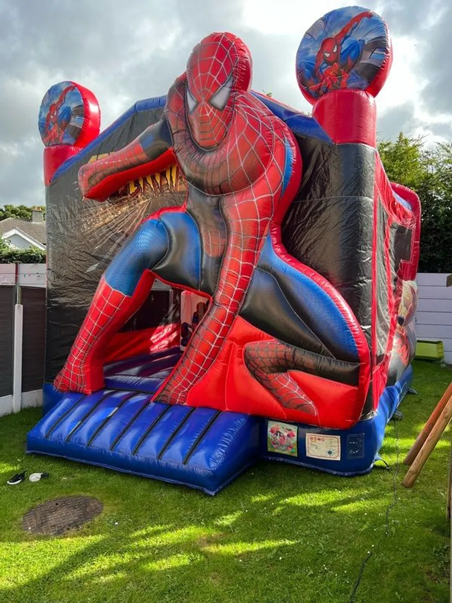 Spiderman bouncy castle - Image 3