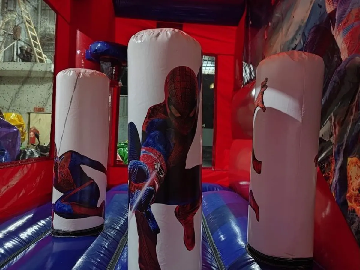 Spiderman bouncy castle - Image 4