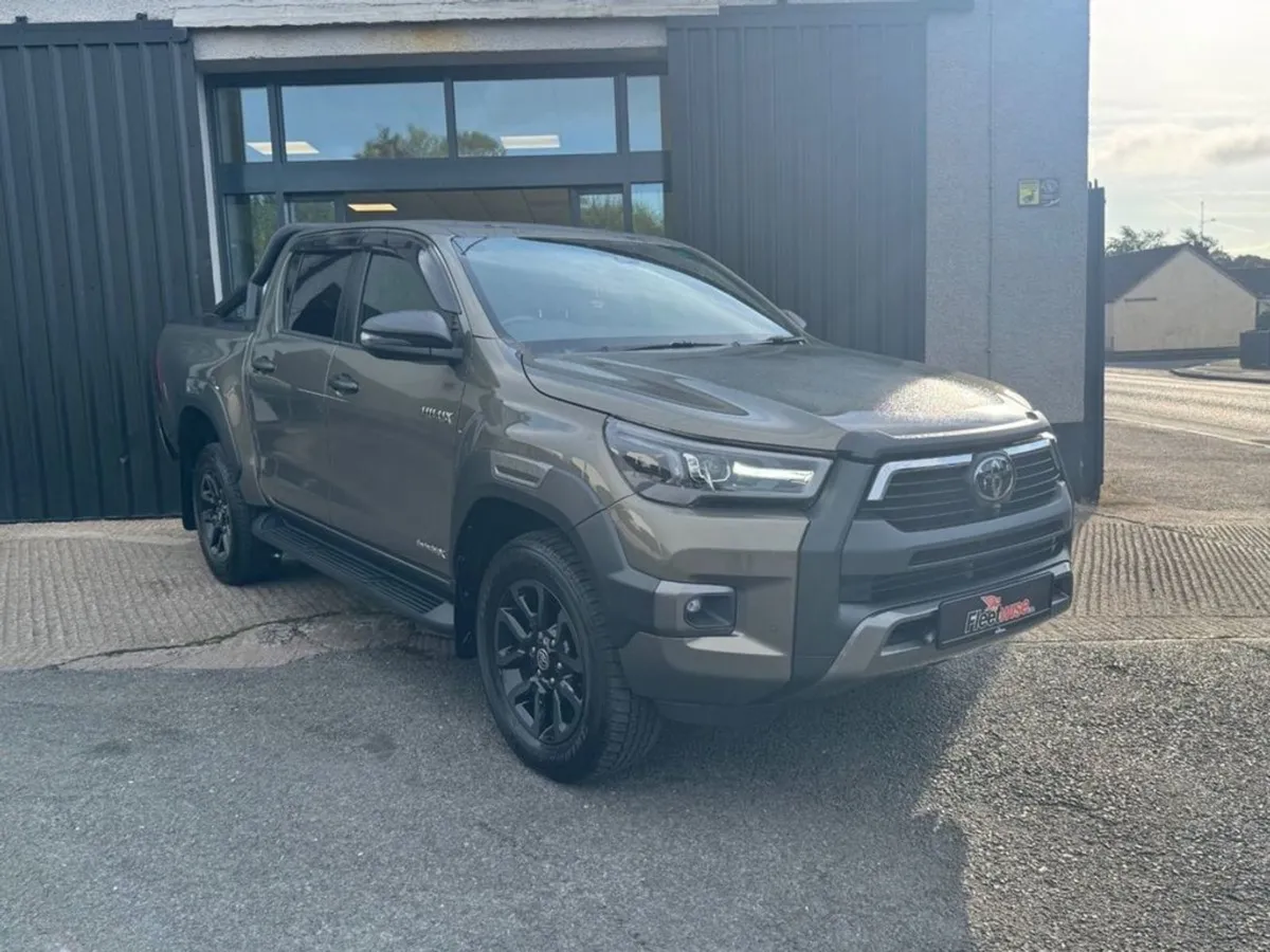 Toyota HiLux 2.8 D-4d Invincible X Pickup Double - Image 1