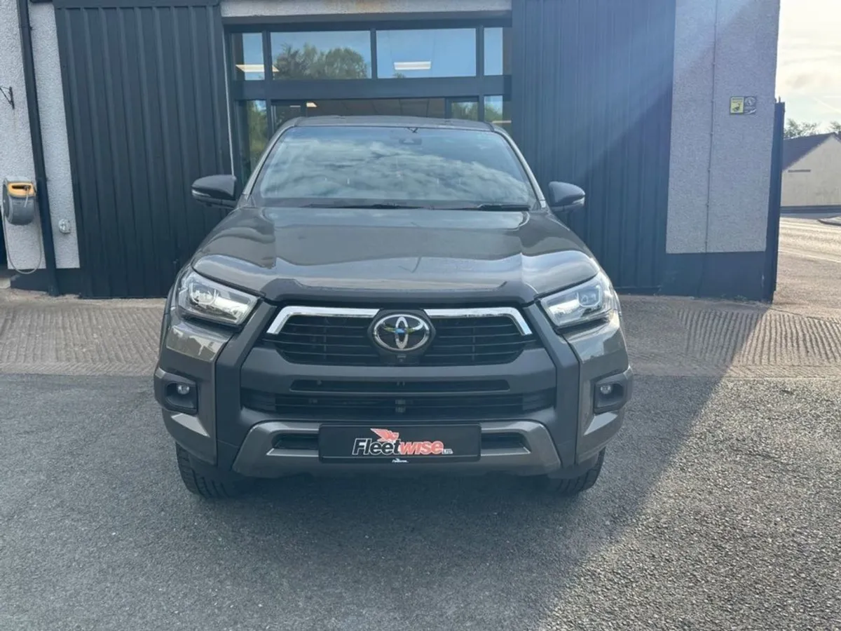 Toyota HiLux 2.8 D-4d Invincible X Pickup Double - Image 2