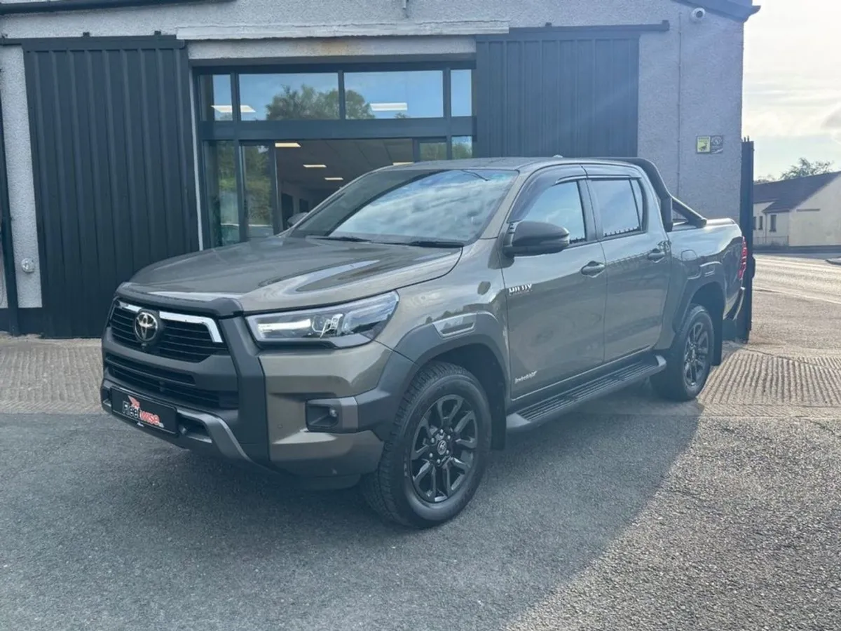 Toyota HiLux 2.8 D-4d Invincible X Pickup Double - Image 3