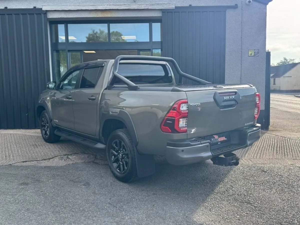 Toyota HiLux 2.8 D-4d Invincible X Pickup Double - Image 4