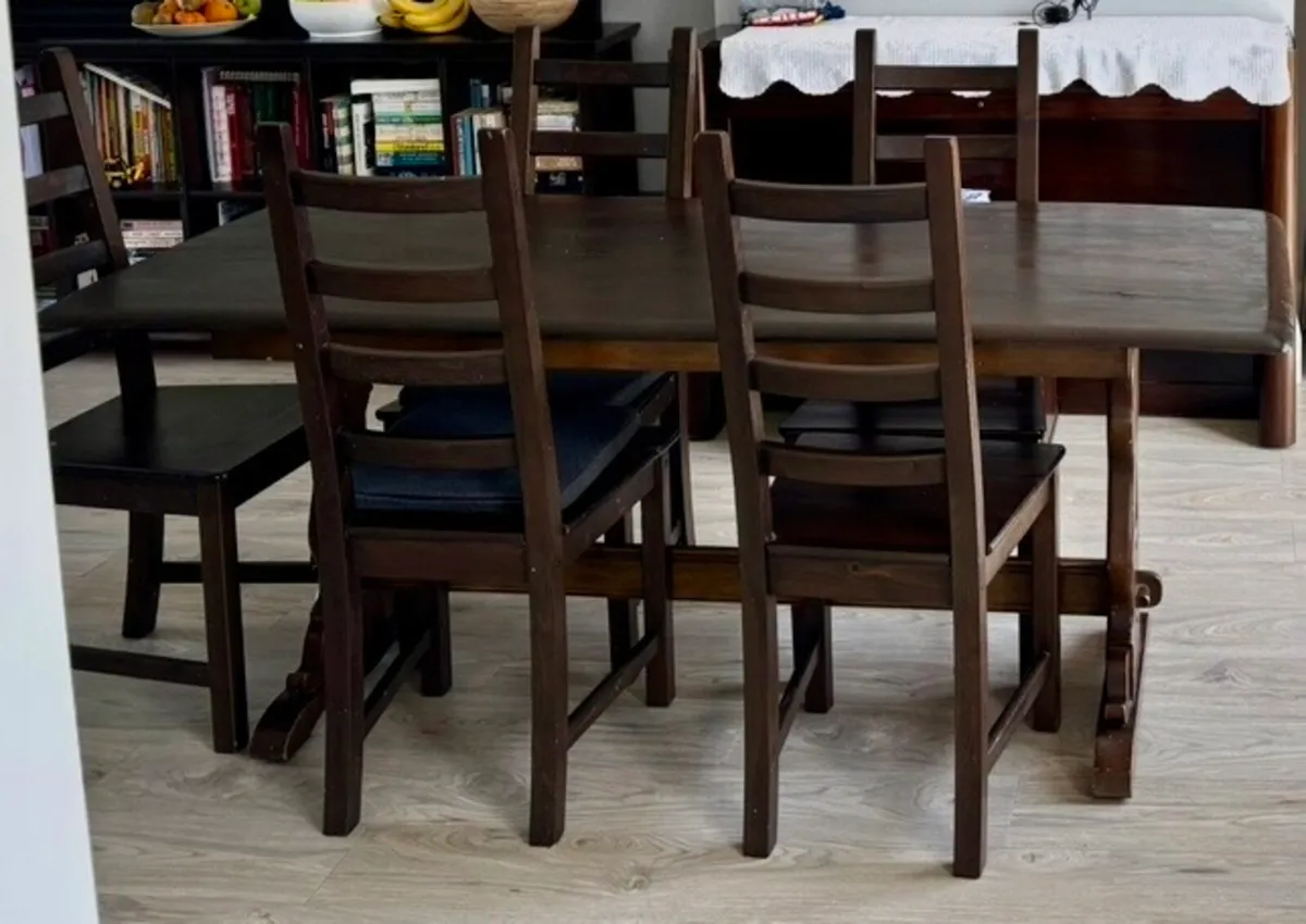 Dinning table - Image 1