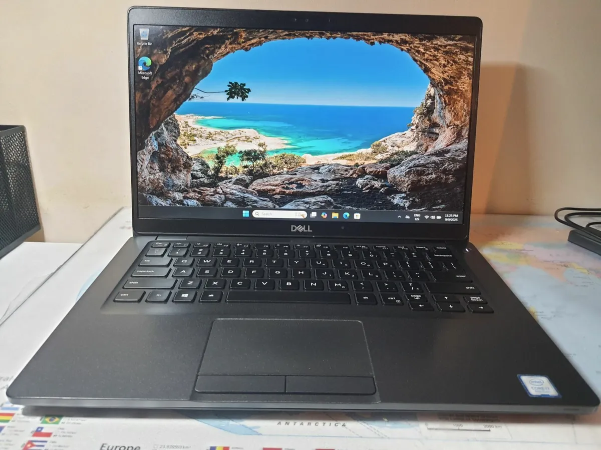 Dell Latitude 5400 14" i7 8th gen 16/256GB SSD - Image 1