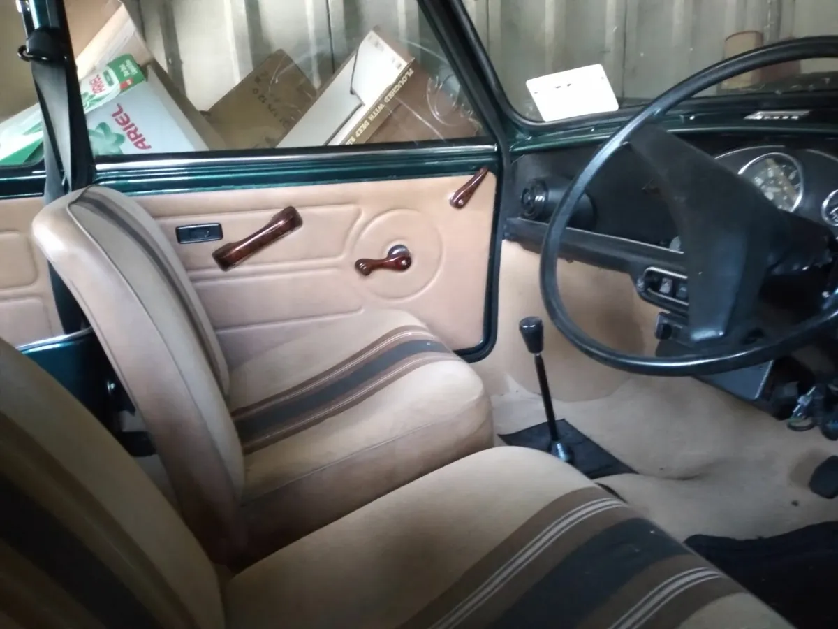 Mini 1980 Leyland - Image 3