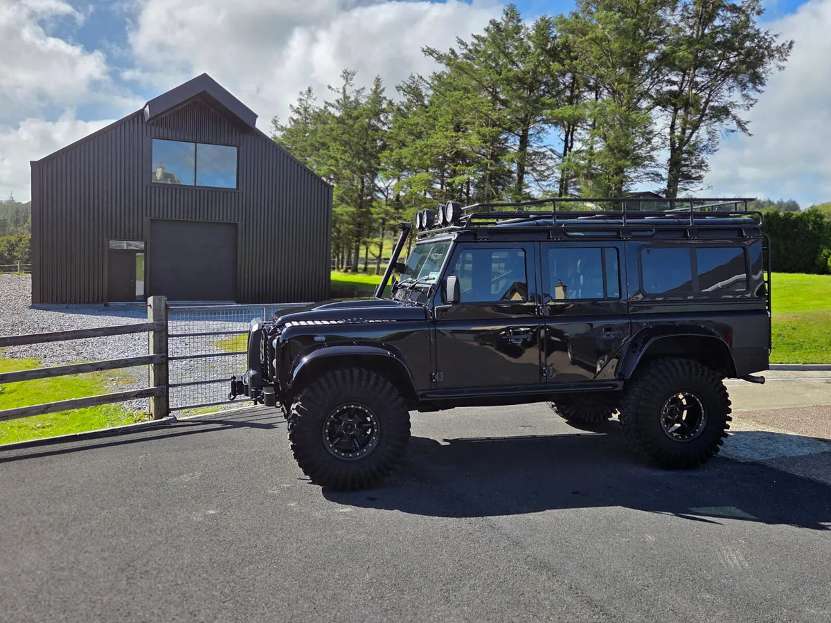 Land-rover Defender - Image 3