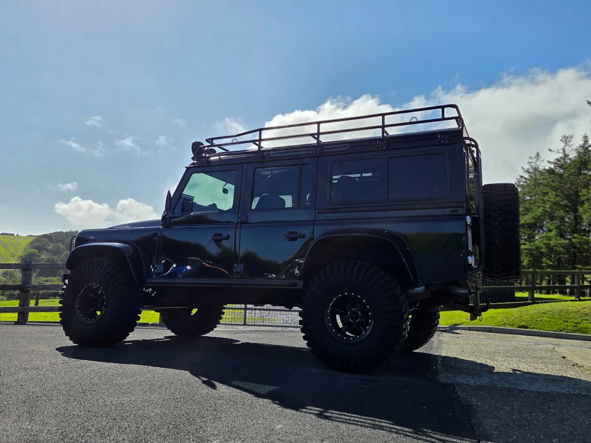Land-rover Defender - Image 4