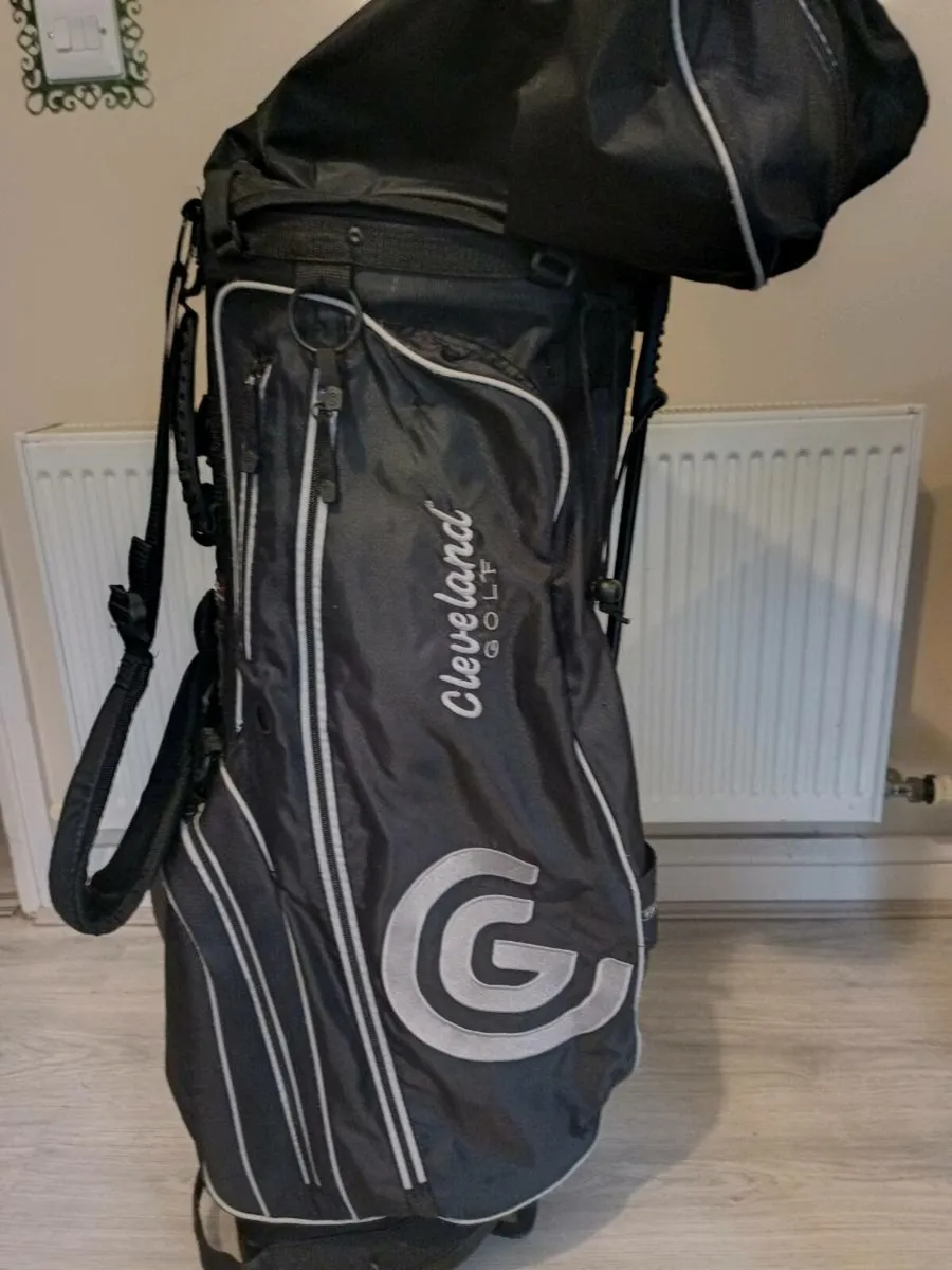 Cleveland waterproof golf bag with stand. - Image 4