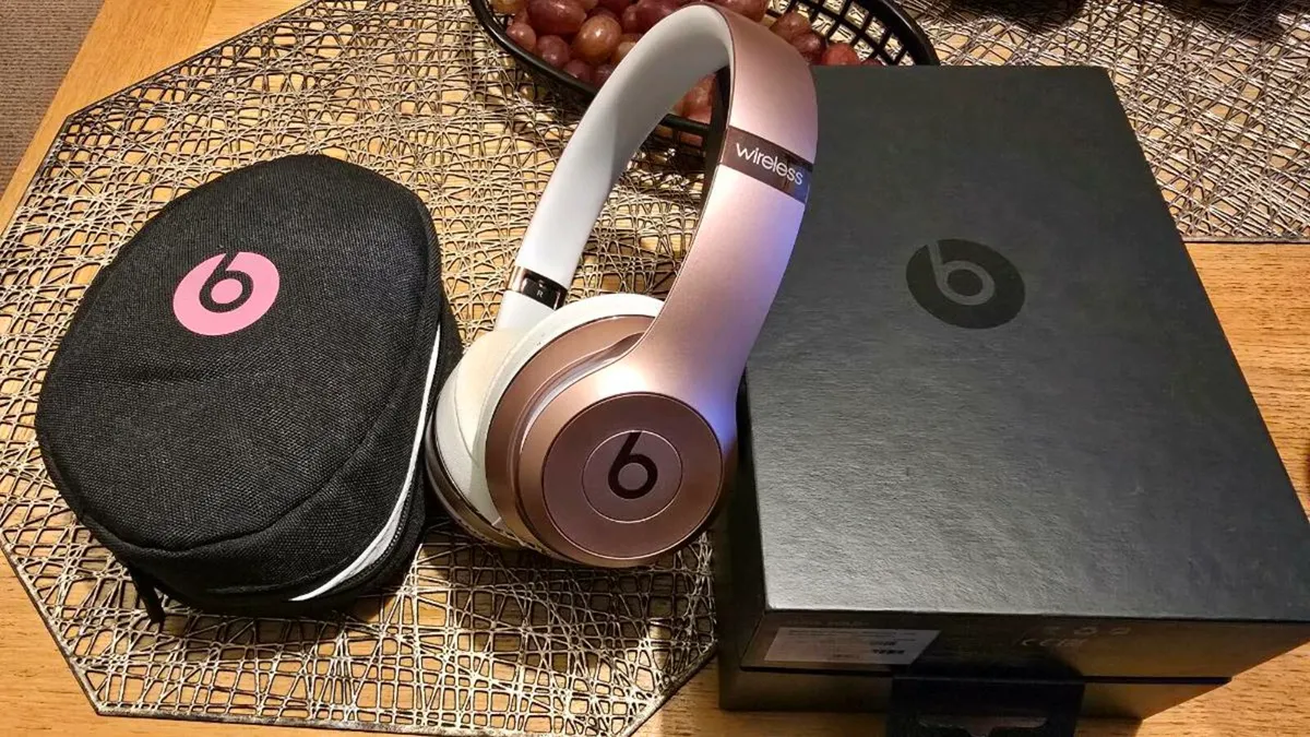 Beats Solo 3 headphones - Image 1