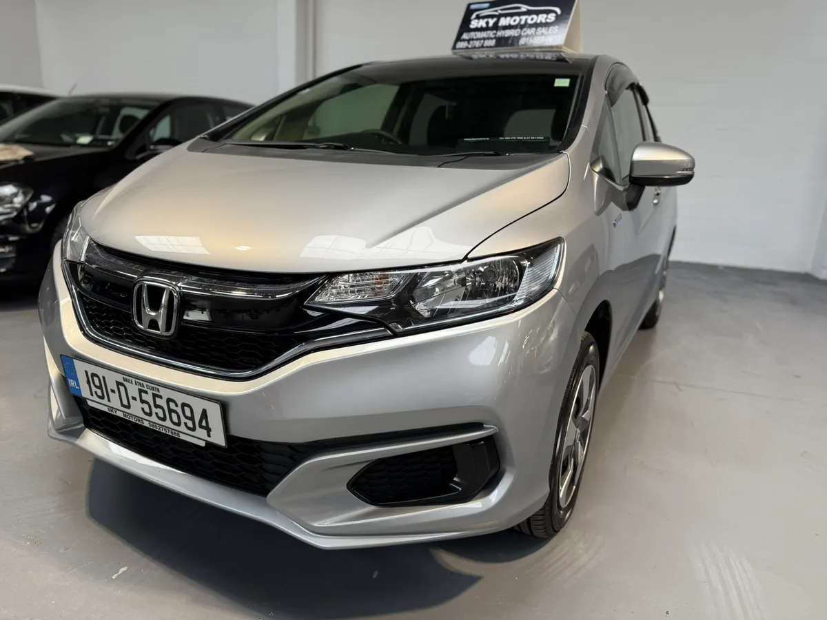 2019 Honda Fit 1.5 Hybrid Auto, Car Play - Image 2