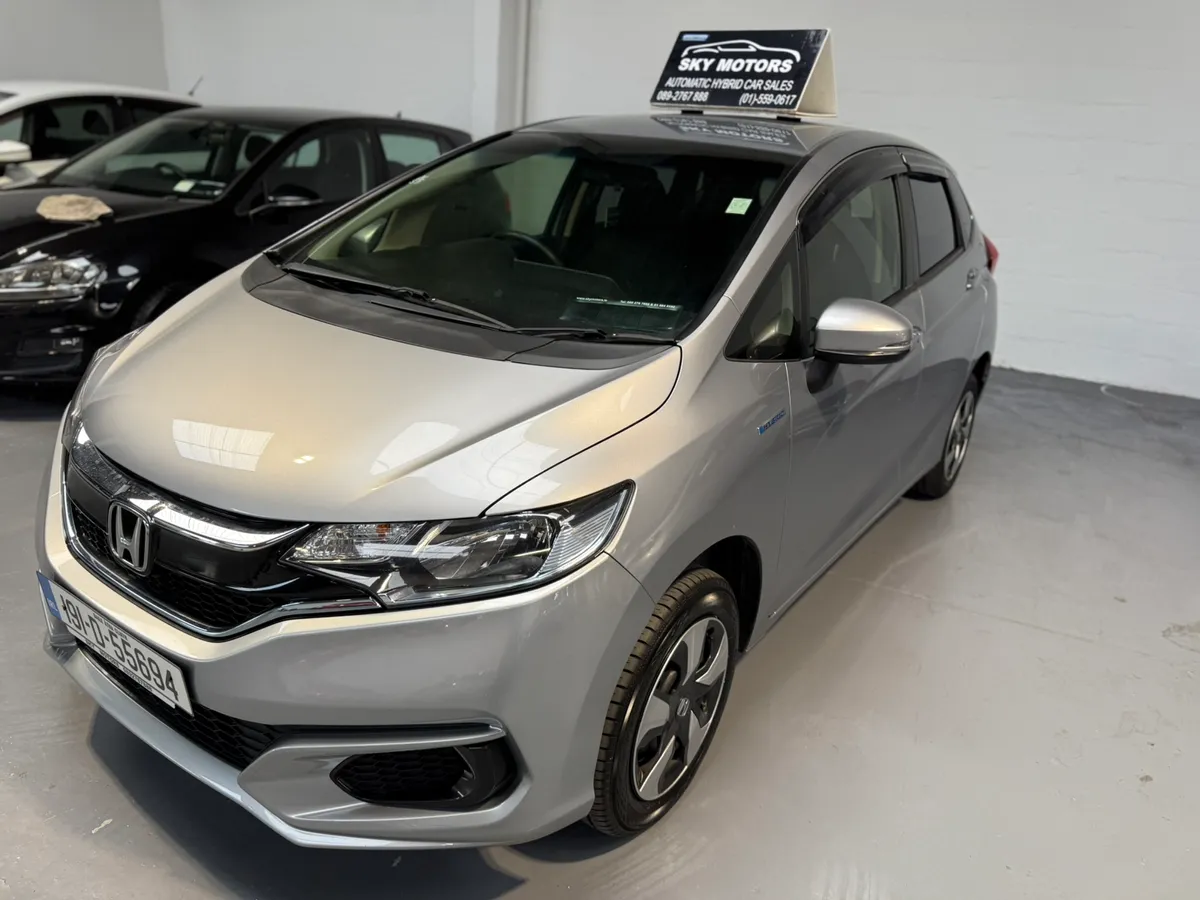 2019 Honda Fit 1.5 Hybrid Auto, Car Play - Image 3