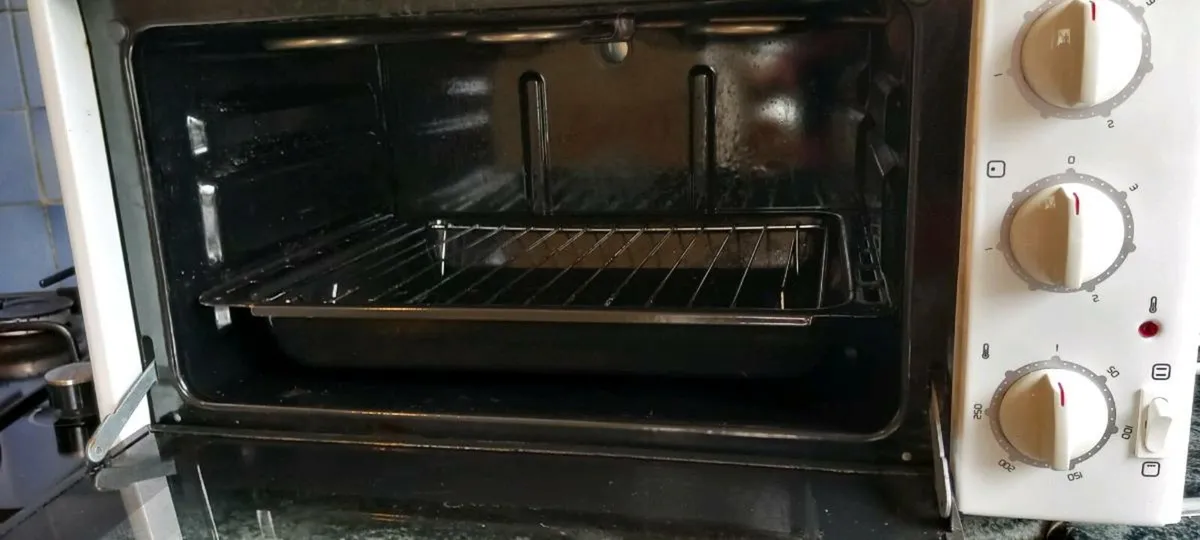 Small Plug in Electric Cooker - Image 2