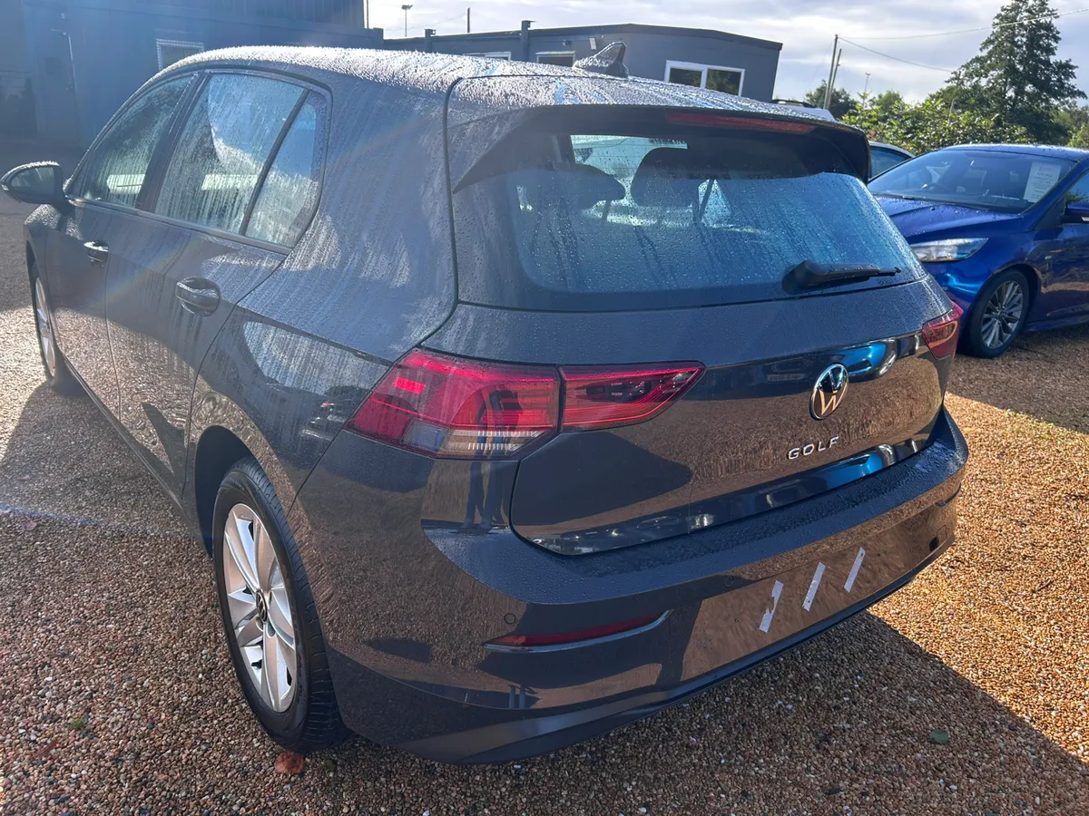VW GOLF LIFE 2.0 TDI - Image 4